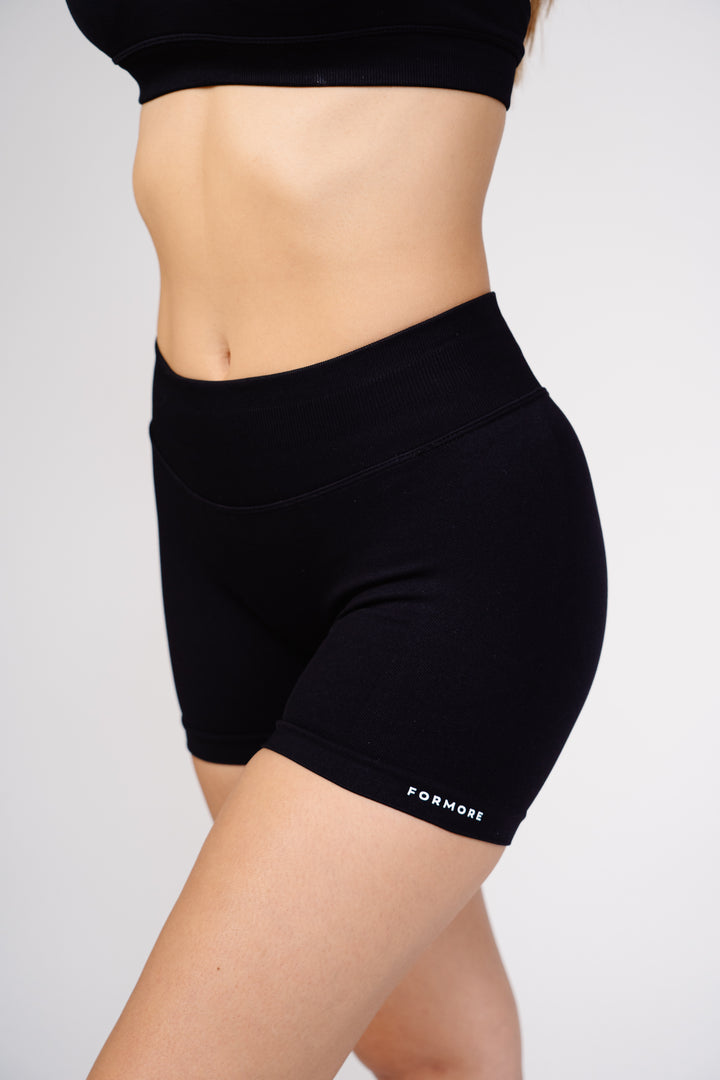 ESSENTIAL SHORTS BLACK