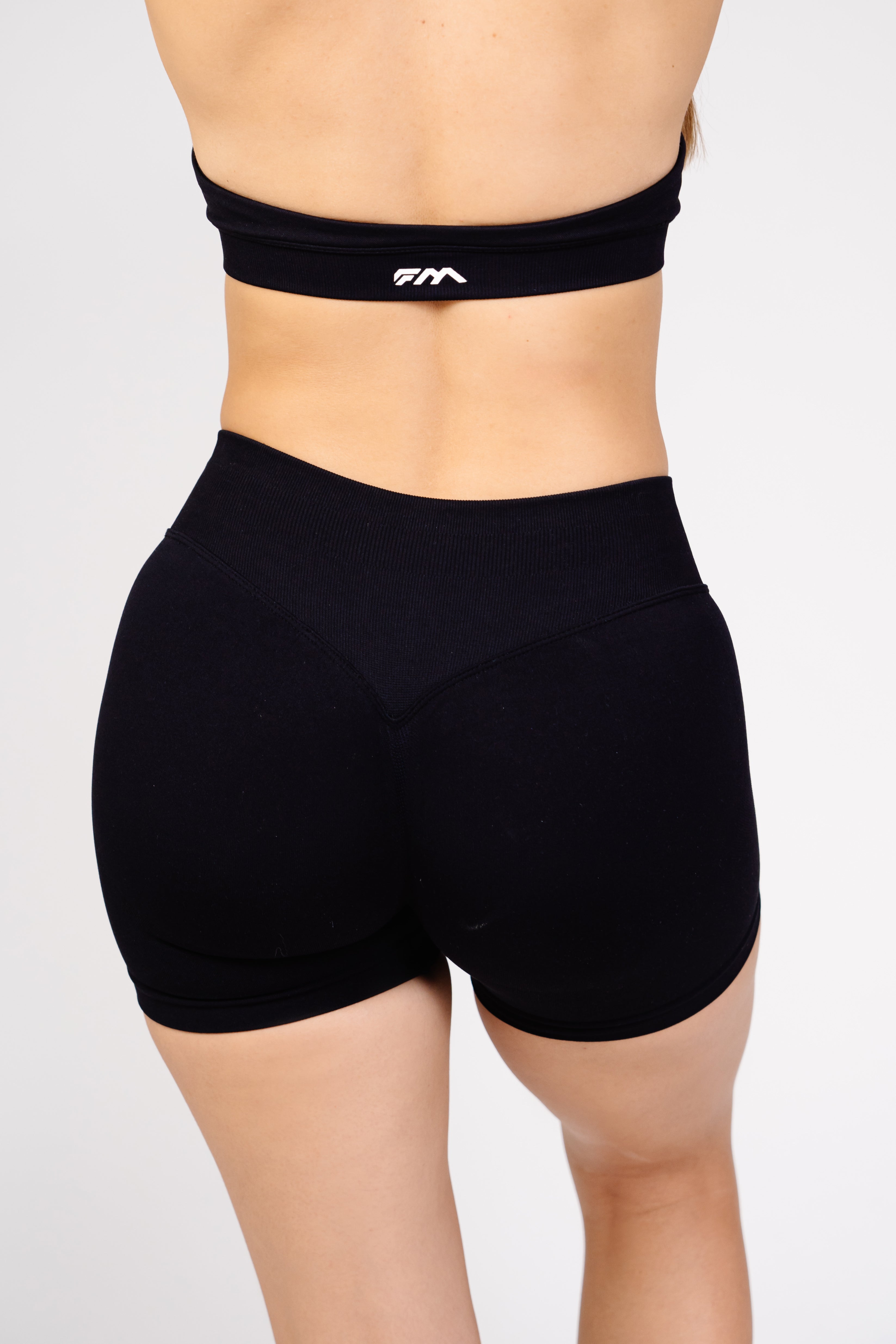 CORE SHORTS BLACK