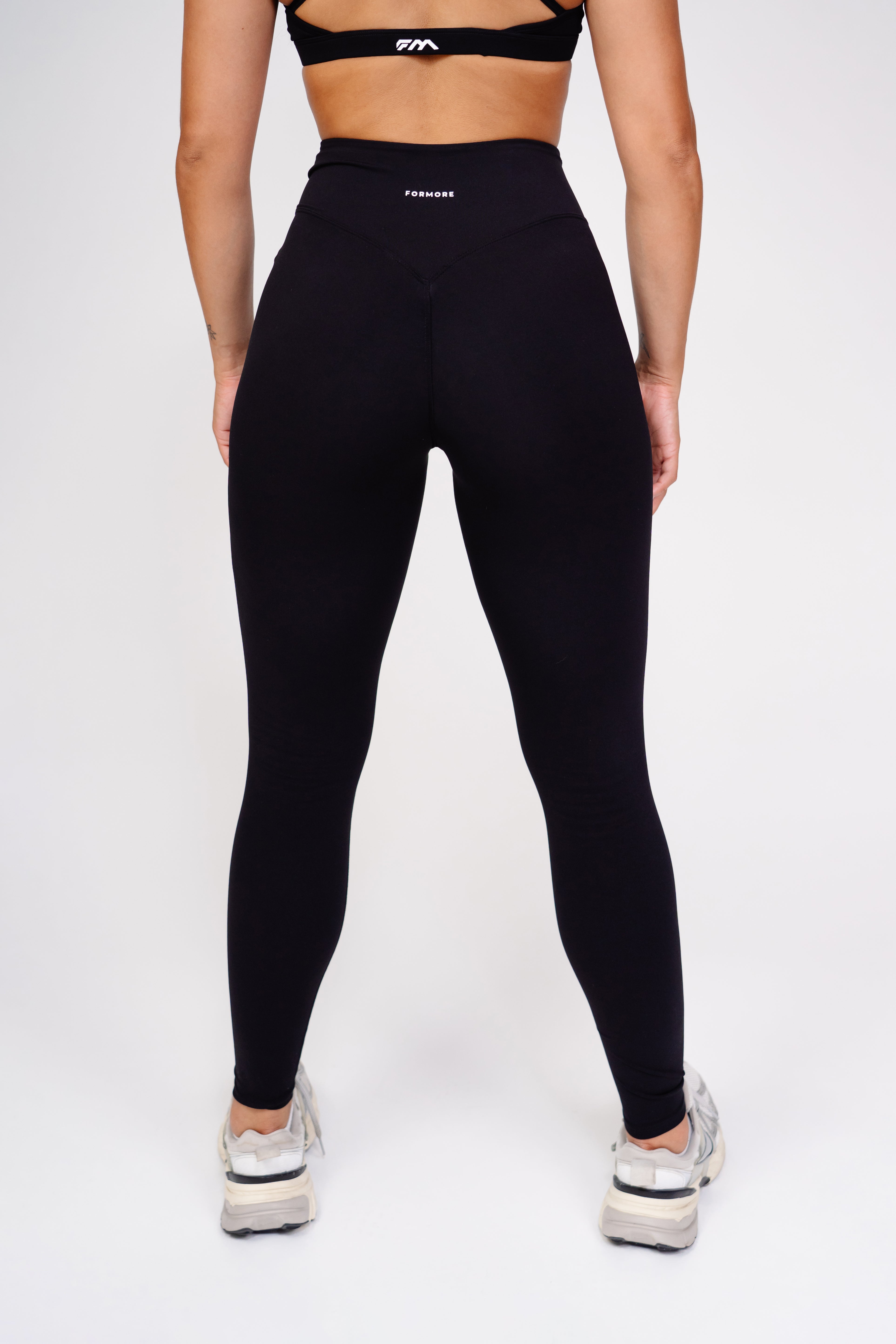 ESSENTIAL  LEGGINGS BLACK
